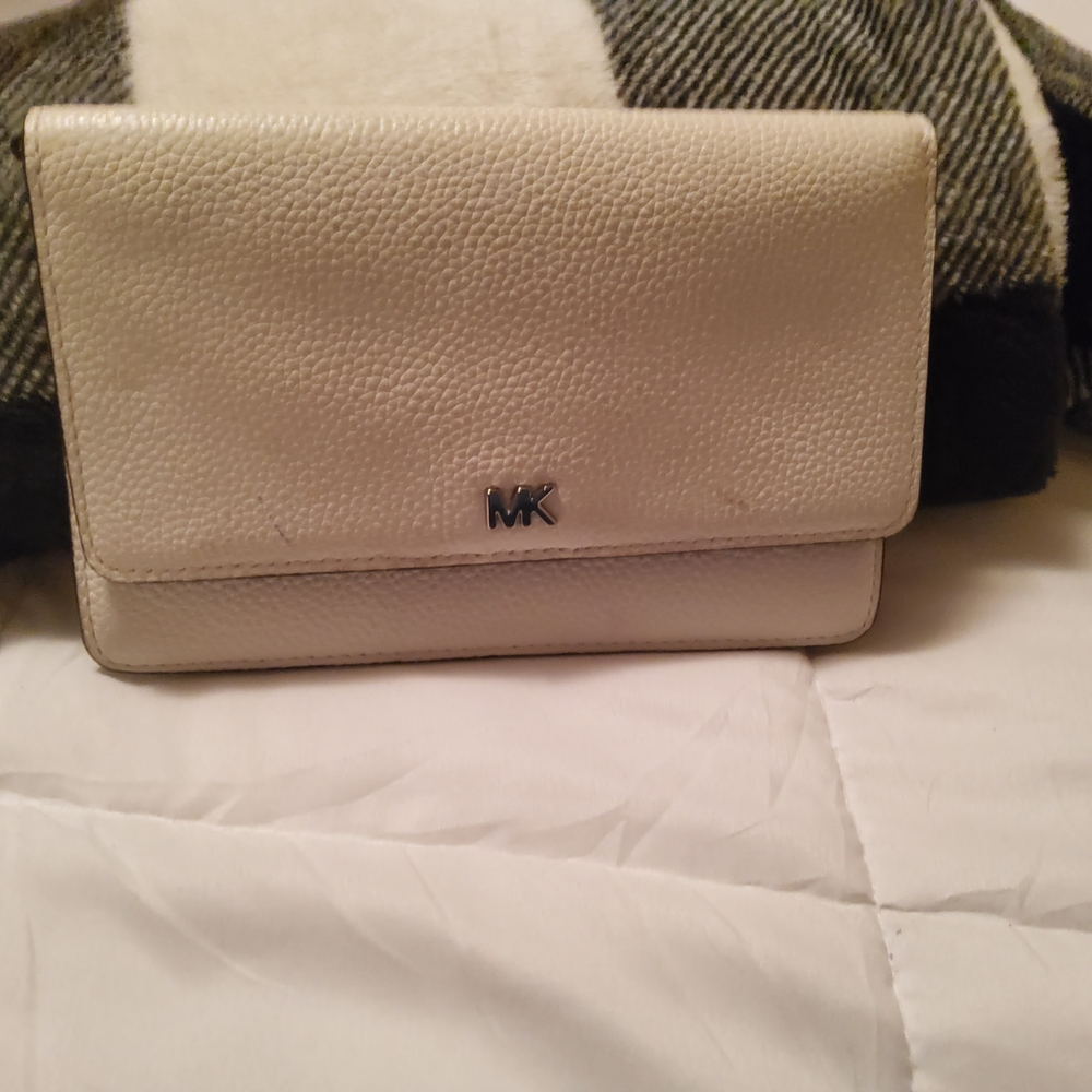Michael Kors Ivory Leather Wristlet